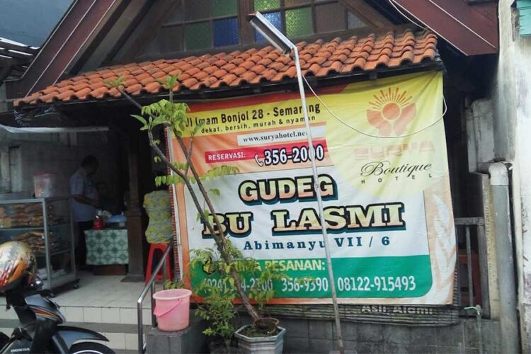 18 Tempat Makan Di Semarang Murah, Enak Dan Legendaris