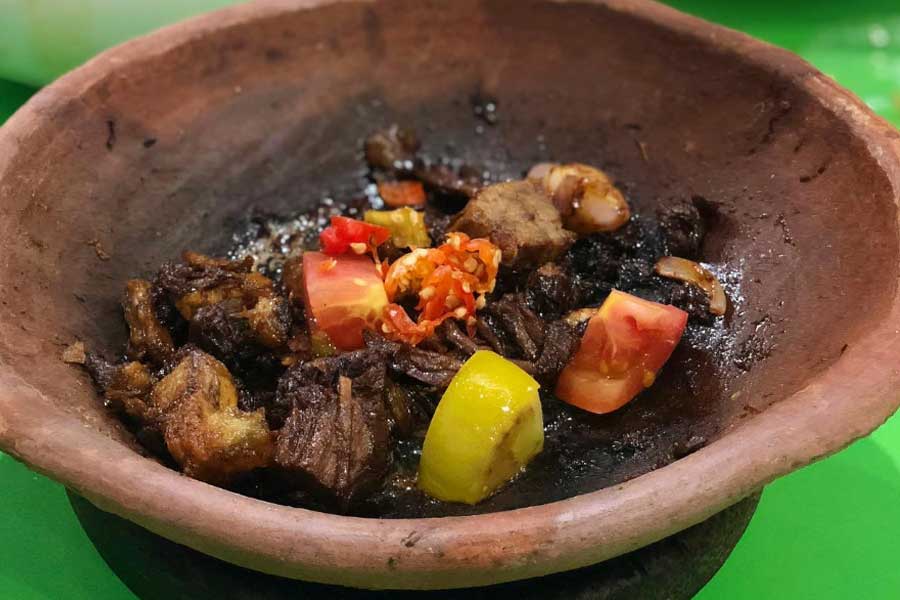 7 Kuliner Malam Bandung yang Bikin Kita Lupa Diet!