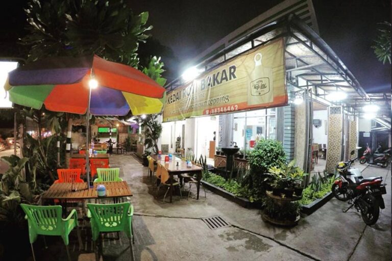 Bertabur Makanan Lezat, 9 Tempat Kuliner Malam Bekasi.