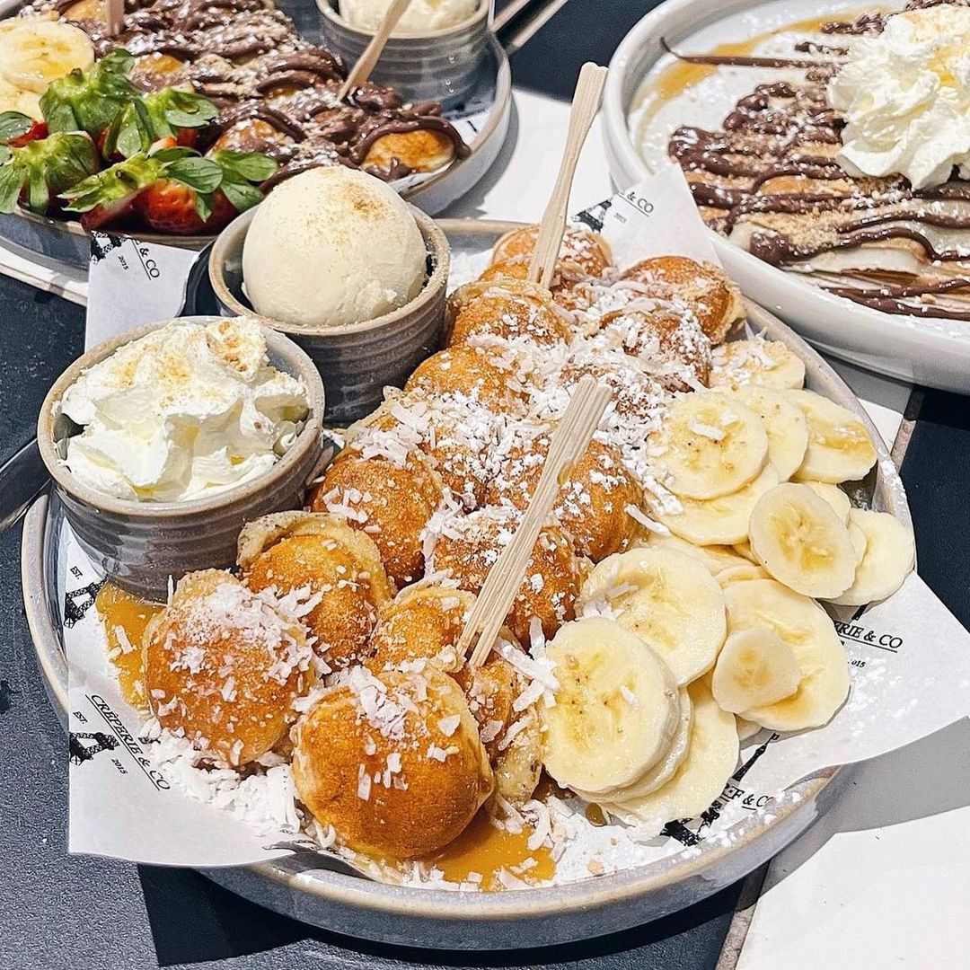 Salah satu hidangan natal: poffertjes (sumber: @creperieco on Instagram)