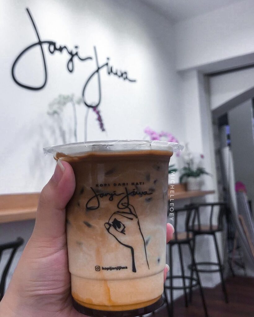 Cafe Janji Jiwa Bandung (sumber: @alliejournal on Instagram)