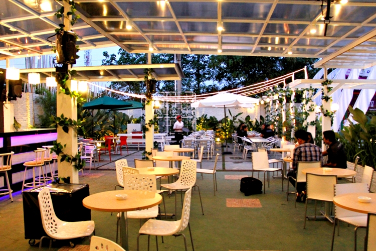 The Stage Cafe Medan (sumber - Taniameliala on WordPress)