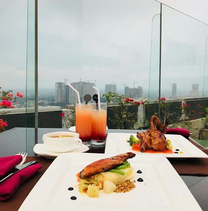 The Edge Restaurant Medan (sumber: @axelivander19_ on Instagram)