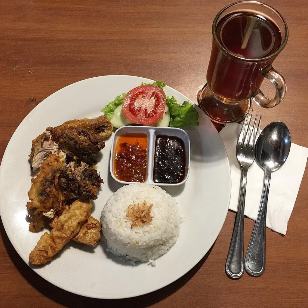 Hidangan di Ben's Cafe Medan (sumber: @princ3liang on Instagram)