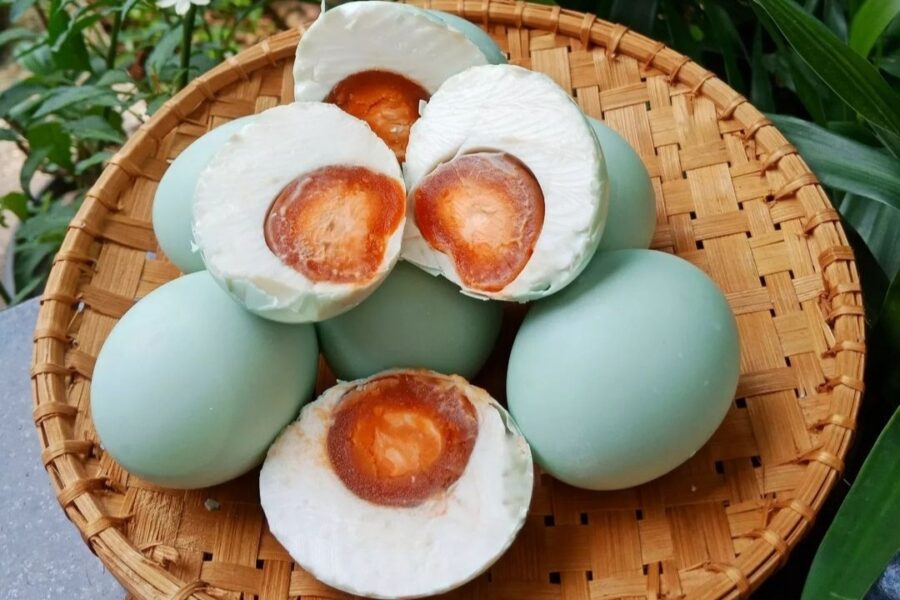 Cara Membuat Telur Asin dengan Air Garam Anti Gagal (Sumber: @milokitchen on Instagram)