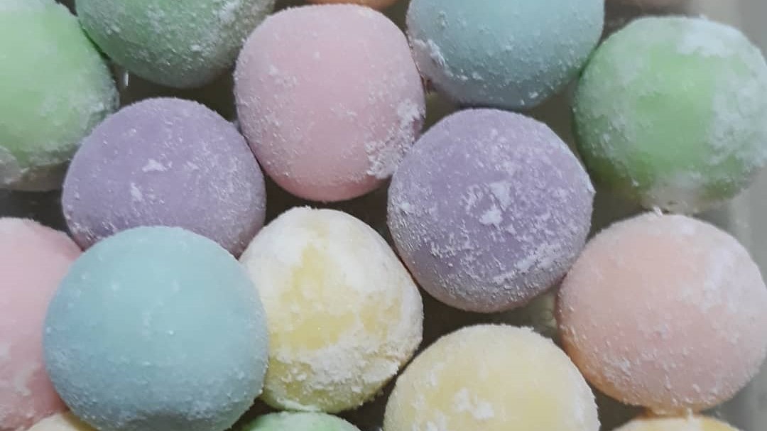 Bola-bola Susu (Sumber: @z3n0b14 on Instagram)