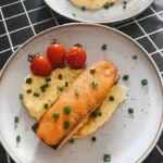 Puree Potato 4 Bahan Disajikan dengan Ikan Salmon (@jae.ciee on Instagram)