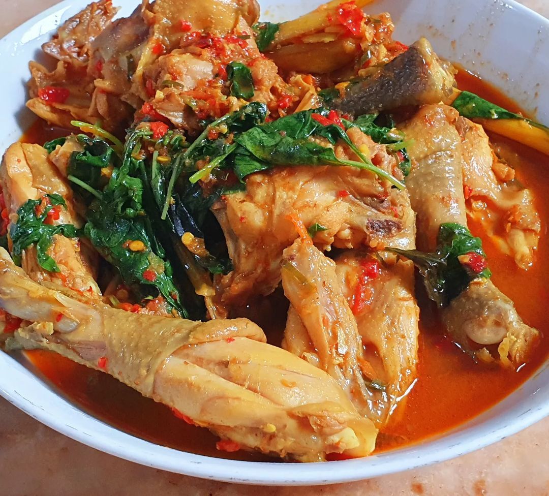 Ayam woku (sumber @fifiadjistan2 on Instagram)