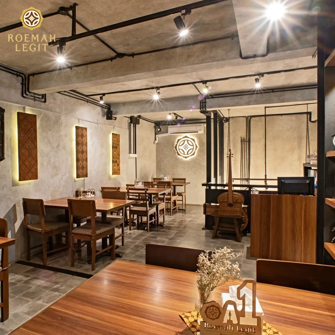 Suasana di restoran Roemah Legit